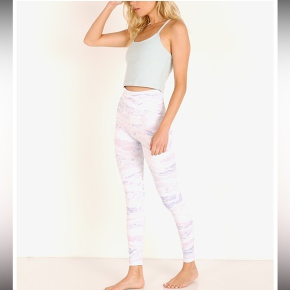 Beyond Yoga
Olympus High Waisted Midi Legging Pastel Waves - Picture 2 of 9